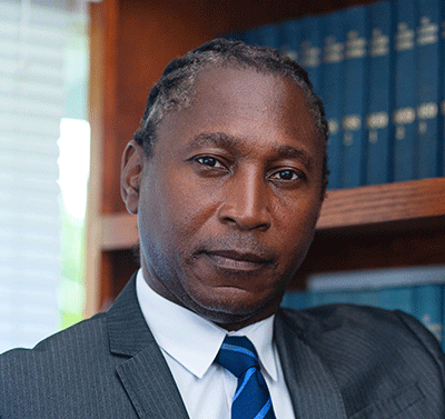 Professeur Leslie Thomas QC